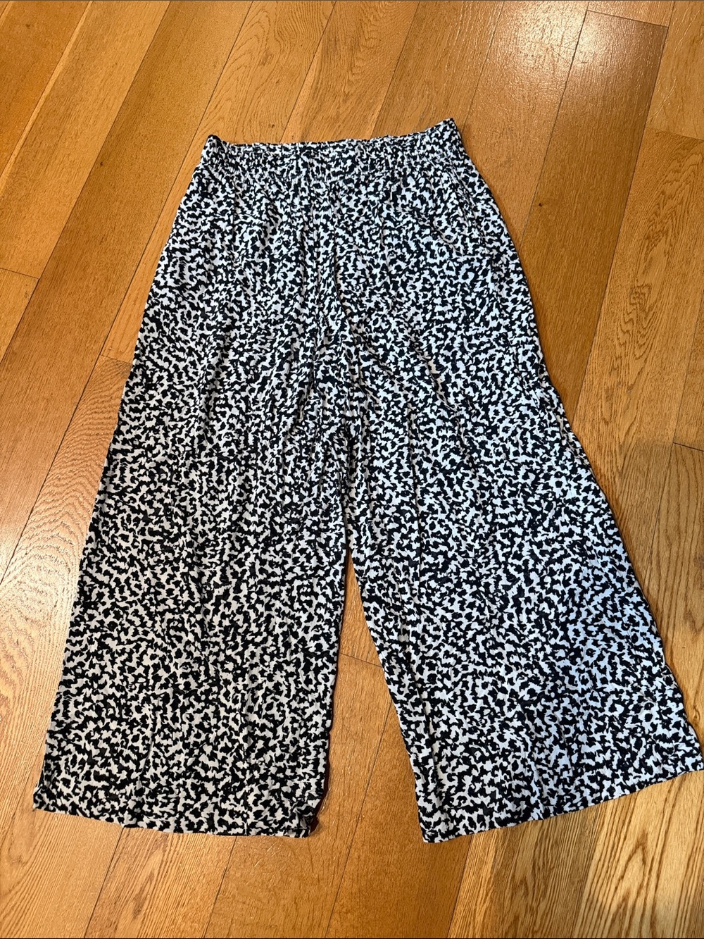 H&M Black & White medium Wide-Leg Printed Pants